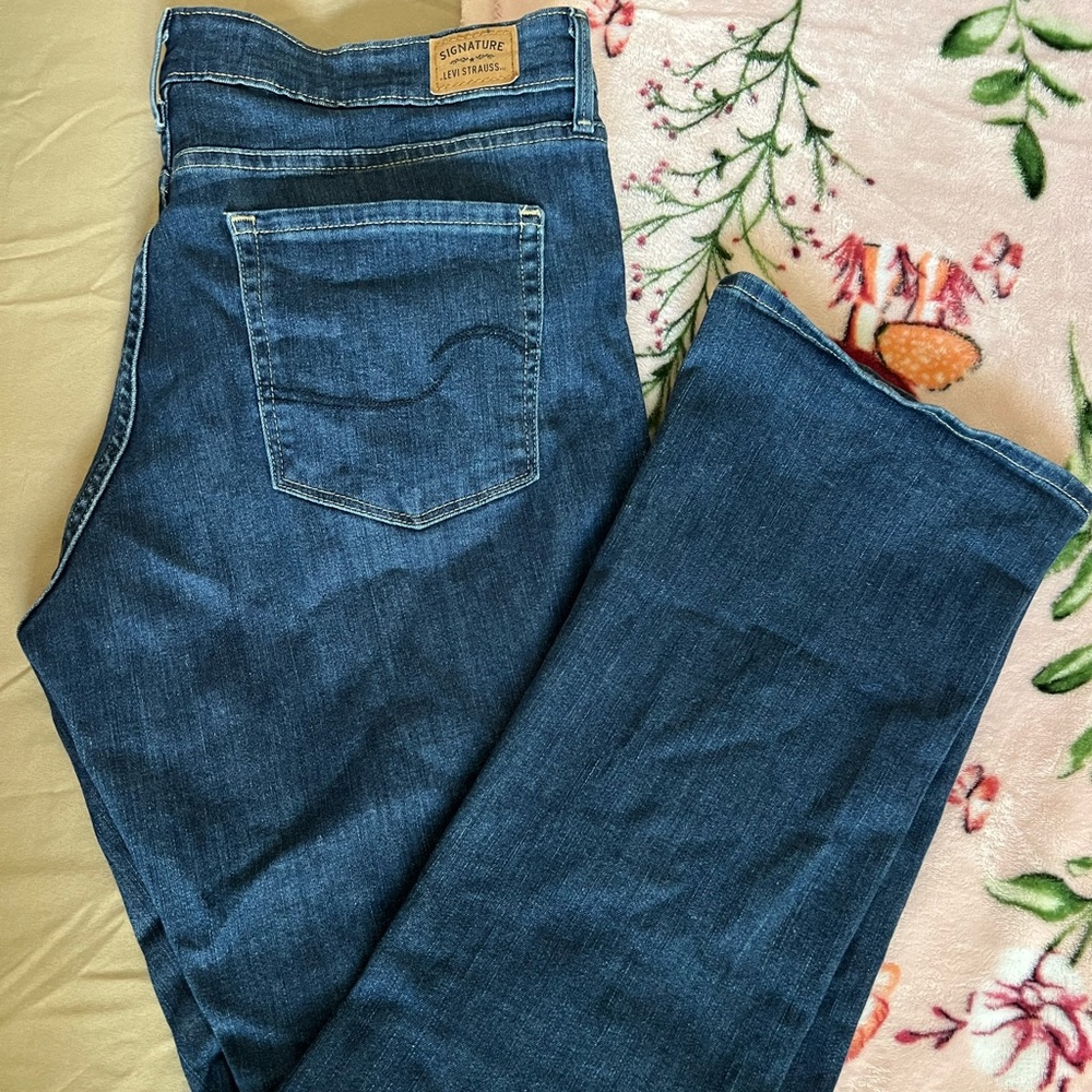 LEVI BLUE JEANS